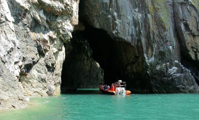 Ogof Ynys Cantwr.